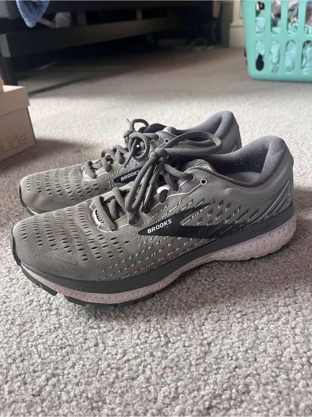 Brooks Women's Gray Athletic Running Sneakers